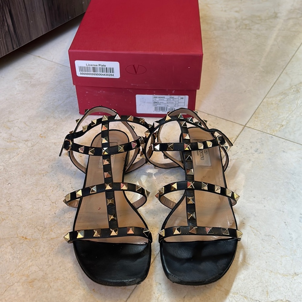 Valentino Garavani rockstud calfskin sandal with straps, size 38.5